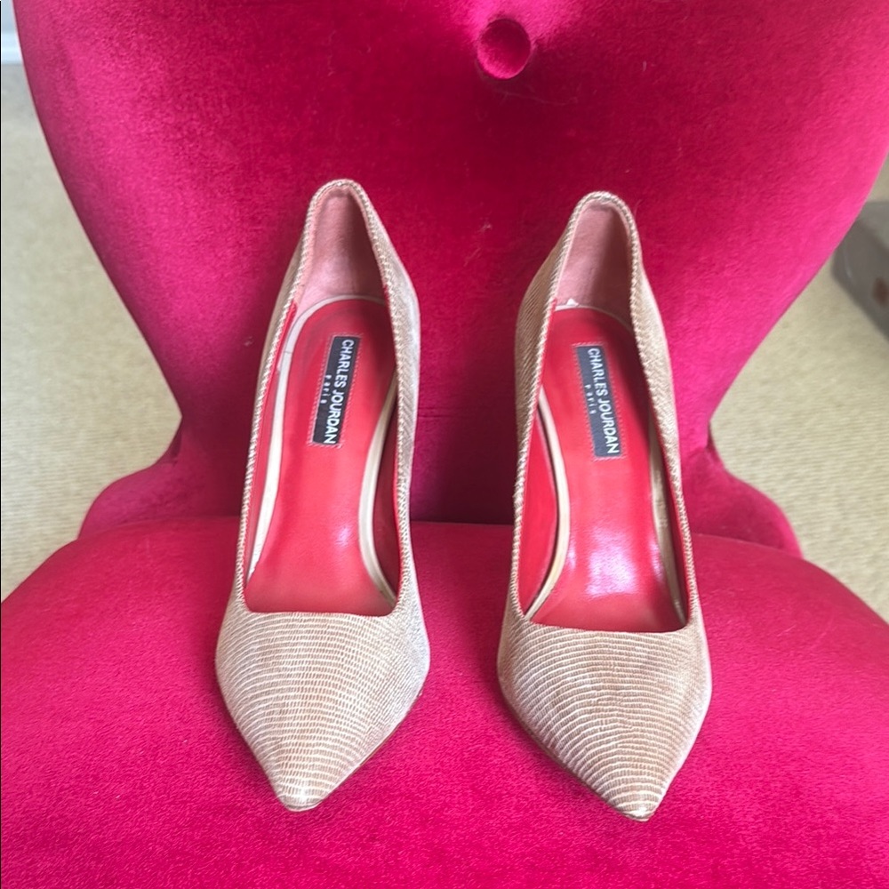 Charles by Charles David Textured Tan Pointed Toe Heels Size 8 Classic Chic
